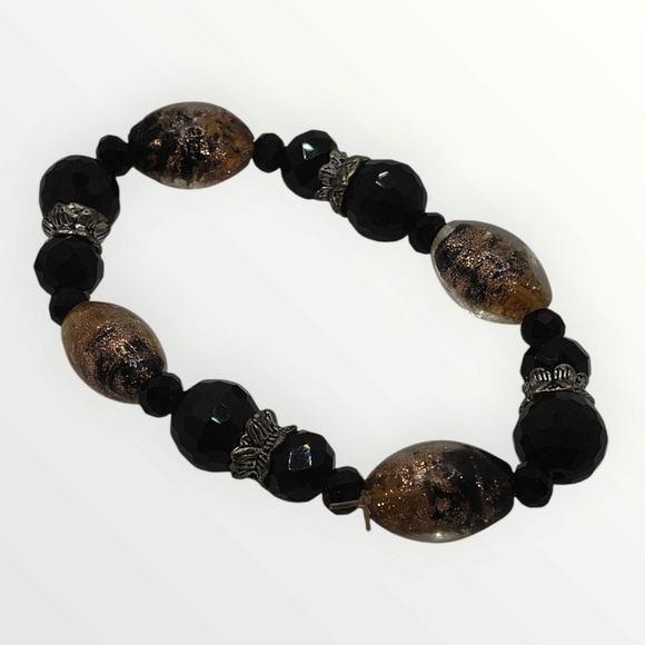 Elegant Black and Gold Beaded Bracelet - Picture 2 of 3